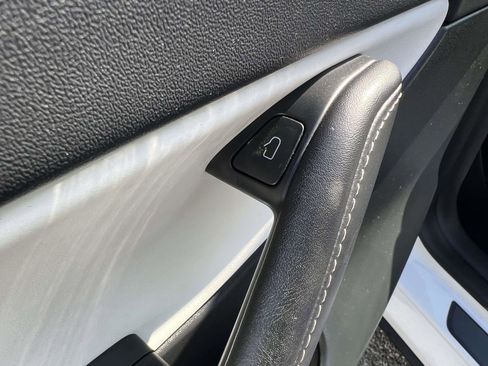Used 2022 Tesla Model Y Performance AWD/4WD image 19