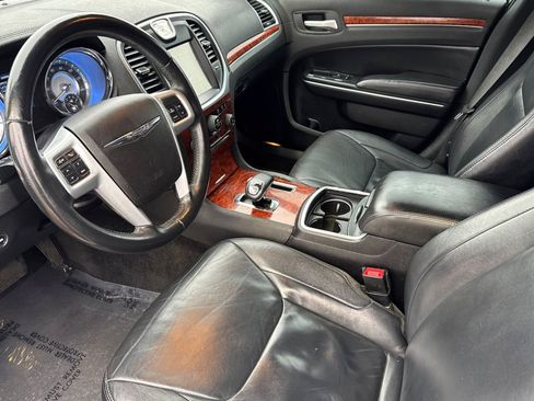 Used 2014 Chrysler 300 image 4