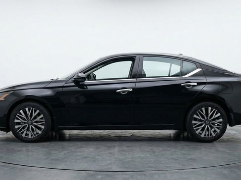 Used 2025 Nissan Altima 2.5 SV FWD image 5