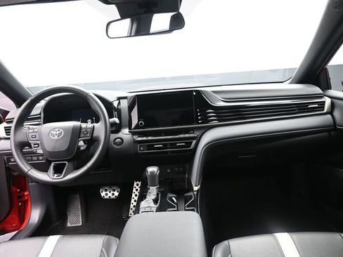 Used 2025 Toyota Camry SE image 27