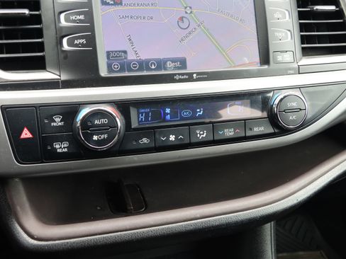 Used 2014 Toyota Highlander XLE image 26