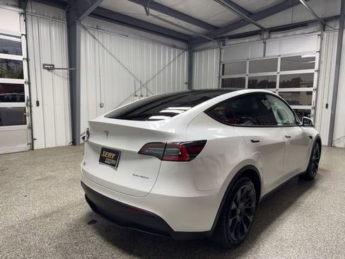 Used 2021 Tesla Model Y Long Range image 20
