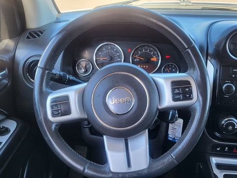 Used 2016 Jeep Compass Latitude image 27