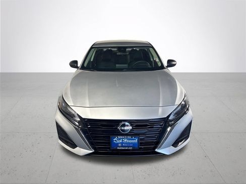 Used 2024 Nissan Altima 2.5 SV FWD image 3