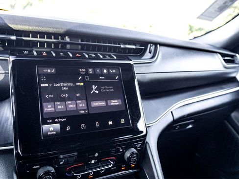 Used 2024 Jeep Grand Cherokee Altitude image 23