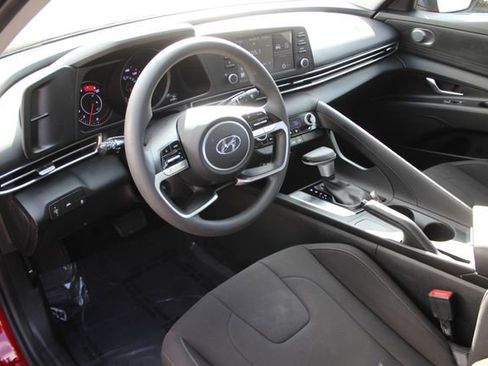 Used 2023 Hyundai Elantra SEL FWD image 3