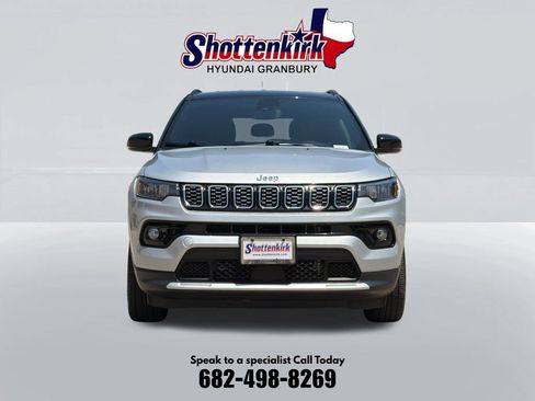 Used 2025 Jeep Compass Limited AWD/4WD image 2
