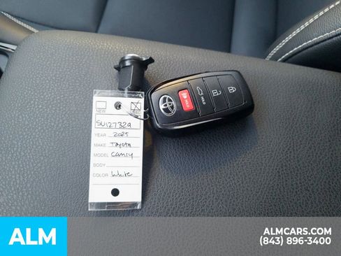 Used 2025 Toyota Camry SE image 34