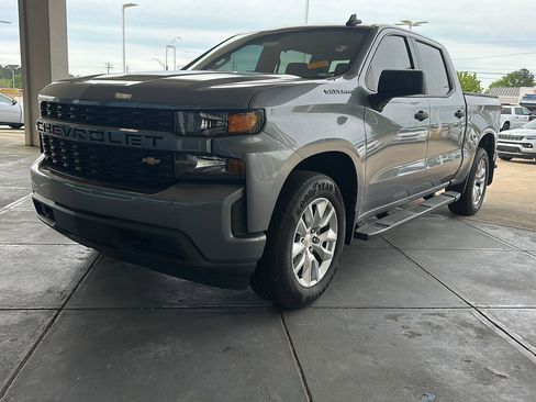 Used 2021 Chevrolet Silverado 1500 Custom image 1