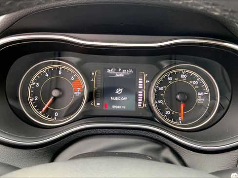 Used 2020 Jeep Cherokee Latitude Plus AWD/4WD image 25
