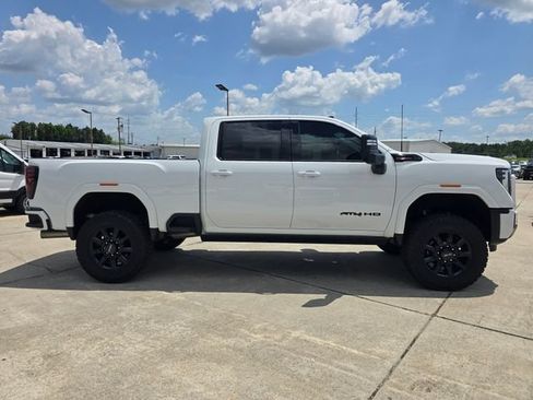Used 2024 GMC Sierra 2500 AT4 w/ AT4 Premium Plus Package AWD/4WD image 6