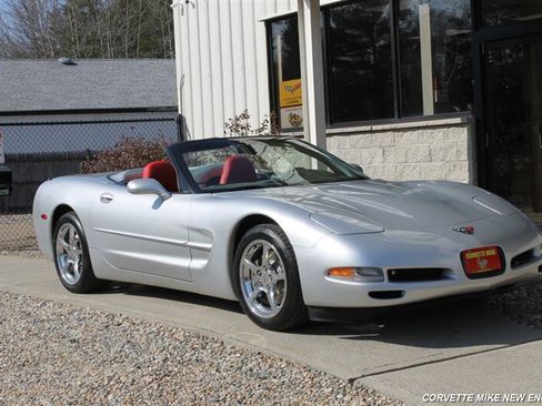 Used 2001 Chevrolet Corvette Coupe w/ Preferred Equipment Group2 RWD image 17