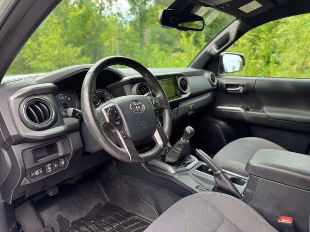 Used 2019 Toyota Tacoma TRD Off-Road AWD/4WD image 9