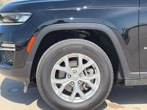 Used 2023 Jeep Grand Cherokee Limited w/ Luxury Tech Group II image 5