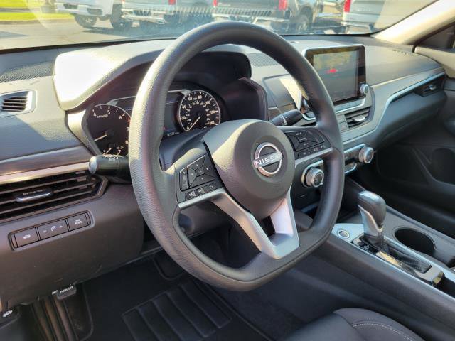 Used 2025 Nissan Altima 2.5 SV FWD image 10