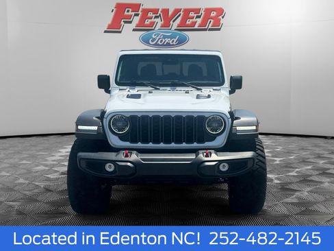 Used 2024 Jeep Gladiator Rubicon w/ Convenience Group AWD/4WD image 9