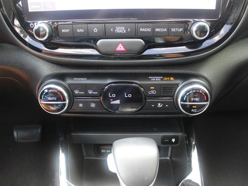 Certified 2023 Kia Soul EX FWD image 32