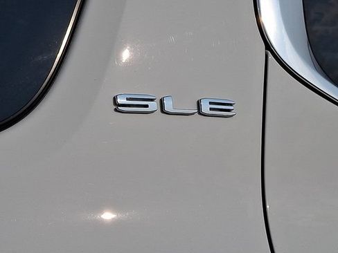 Used 2023 GMC Acadia SLE FWD image 34