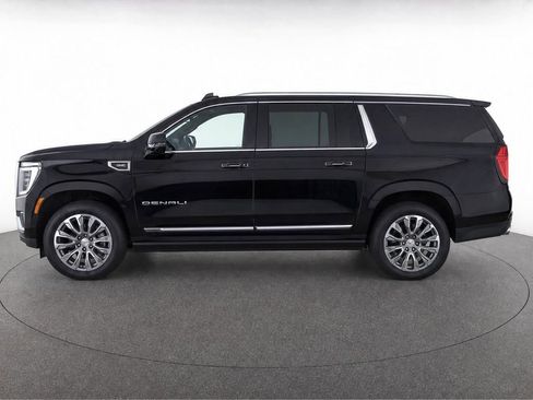 Used 2022 GMC Yukon XL Denali w/ Denali Premium Package AWD/4WD image 7