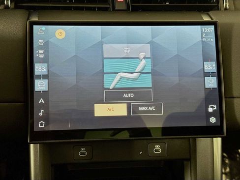 Used 2025 Land Rover Discovery Sport S image 16