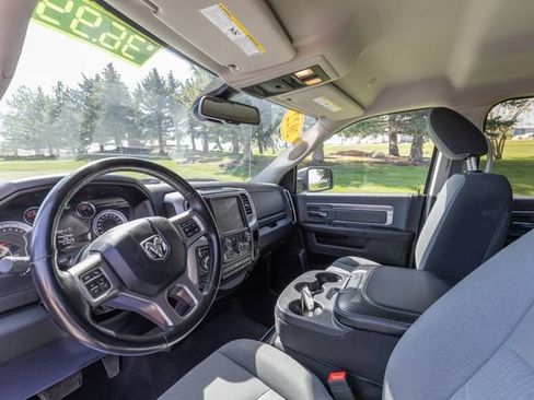 Used 2022 RAM 1500 Classic SLT w/ Electronics Convenience Group AWD/4WD image 9