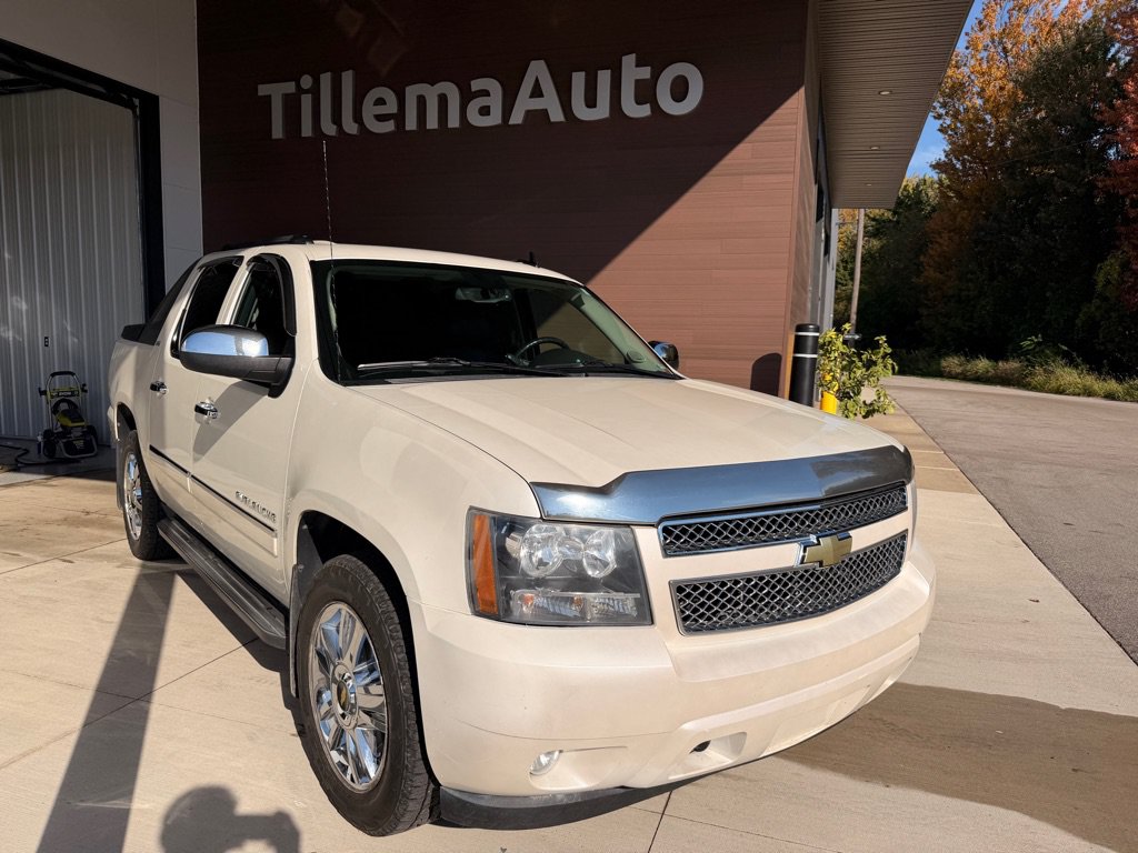 Used 2010 Chevrolet Avalanche LTZ AWD/4WD image 1