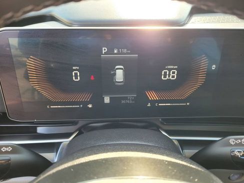 Used 2025 Kia Carnival FWD image 20