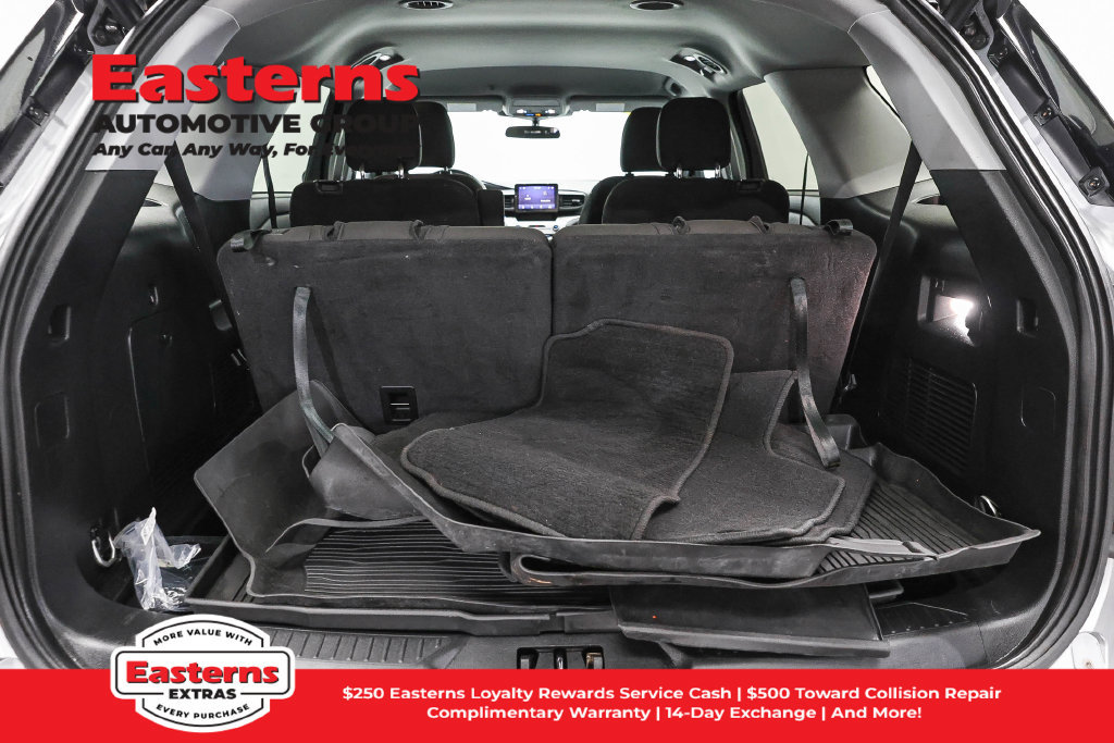 Used 2023 Ford Explorer XLT AWD/4WD image 10