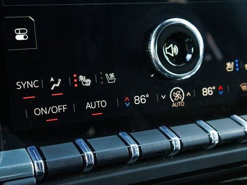 Used 2025 GMC Yukon XL Denali AWD/4WD image 28