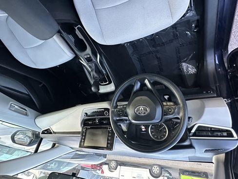 Used 2021 Toyota Corolla LE w/ LE Convenience Package FWD image 7