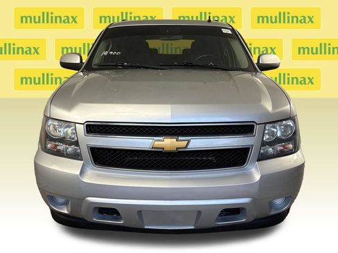 Used 2014 Chevrolet Suburban LS RWD image 15