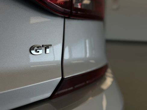 Used 2018 Volkswagen Passat 3.6 image 32