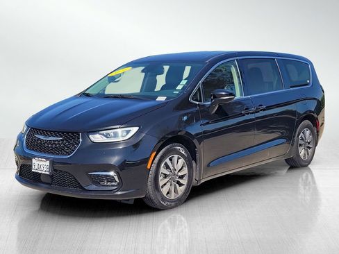 Used 2024 Chrysler Pacifica Limited FWD image 8