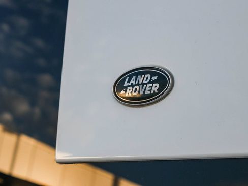 Certified 2025 Land Rover Defender 110 X-Dynamic SE AWD/4WD image 10