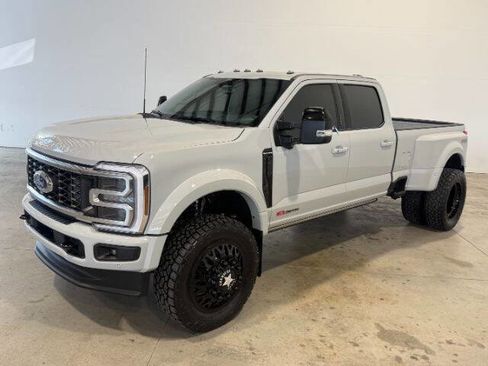 Used 2026 Ford F450 Platinum w/ FX4 Off-Road Package AWD/4WD image 2