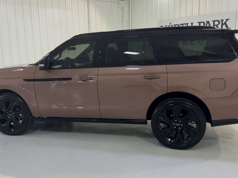 Used 2025 Lincoln Navigator Black Label image 6