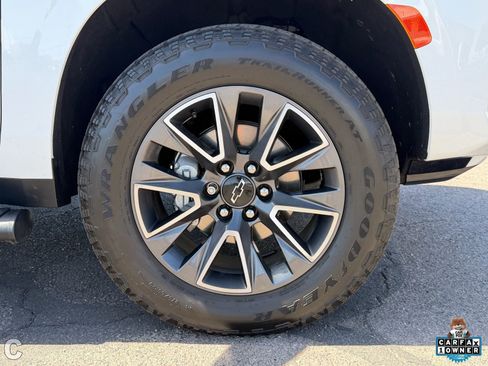 Certified 2022 Chevrolet Tahoe Z71 w/ Luxury Package AWD/4WD image 10