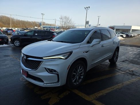 Used 2024 Buick Enclave Avenir w/ Avenir Technology Package image 9