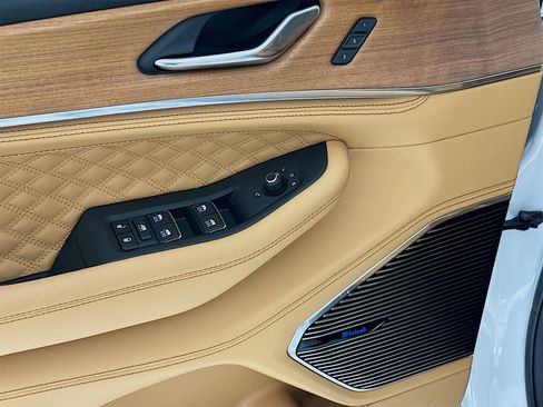 Used 2025 Jeep Grand Cherokee Summit image 19