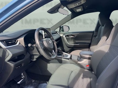 Used 2024 Toyota RAV4 SE image 9
