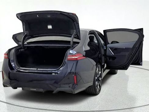 Used 2024 BMW i5 eDrive40i w/ M Sport Package RWD image 18
