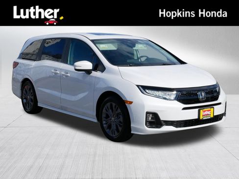Certified 2026 Honda Odyssey Touring image 1