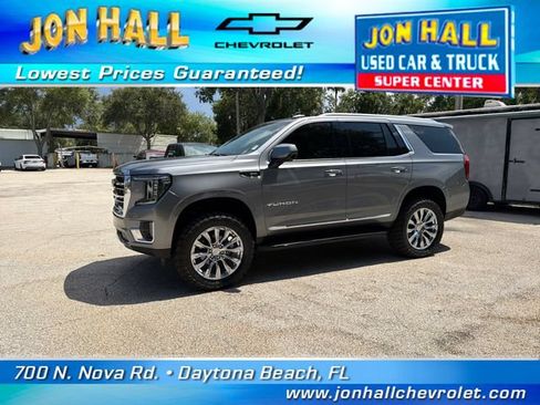 Used 2021 GMC Yukon SLT w/ Rear Media and Nav Package AWD/4WD image 3