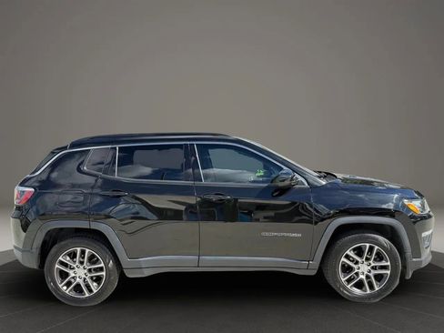 Used 2019 Jeep Compass Latitude FWD image 7