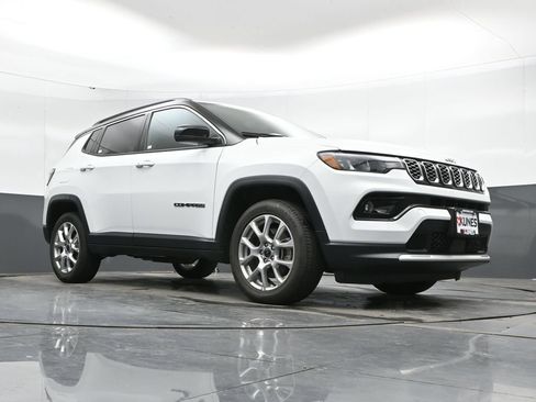 Used 2025 Jeep Compass Limited AWD/4WD image 43