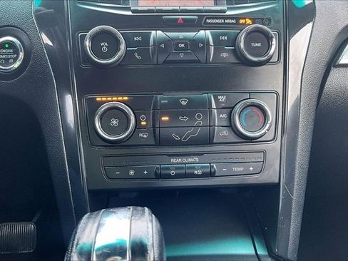 Used 2018 Ford Explorer XLT image 14