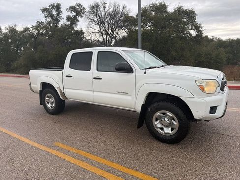 Used 2014 Toyota Tacoma PreRunner w/ SR5 Package image 3