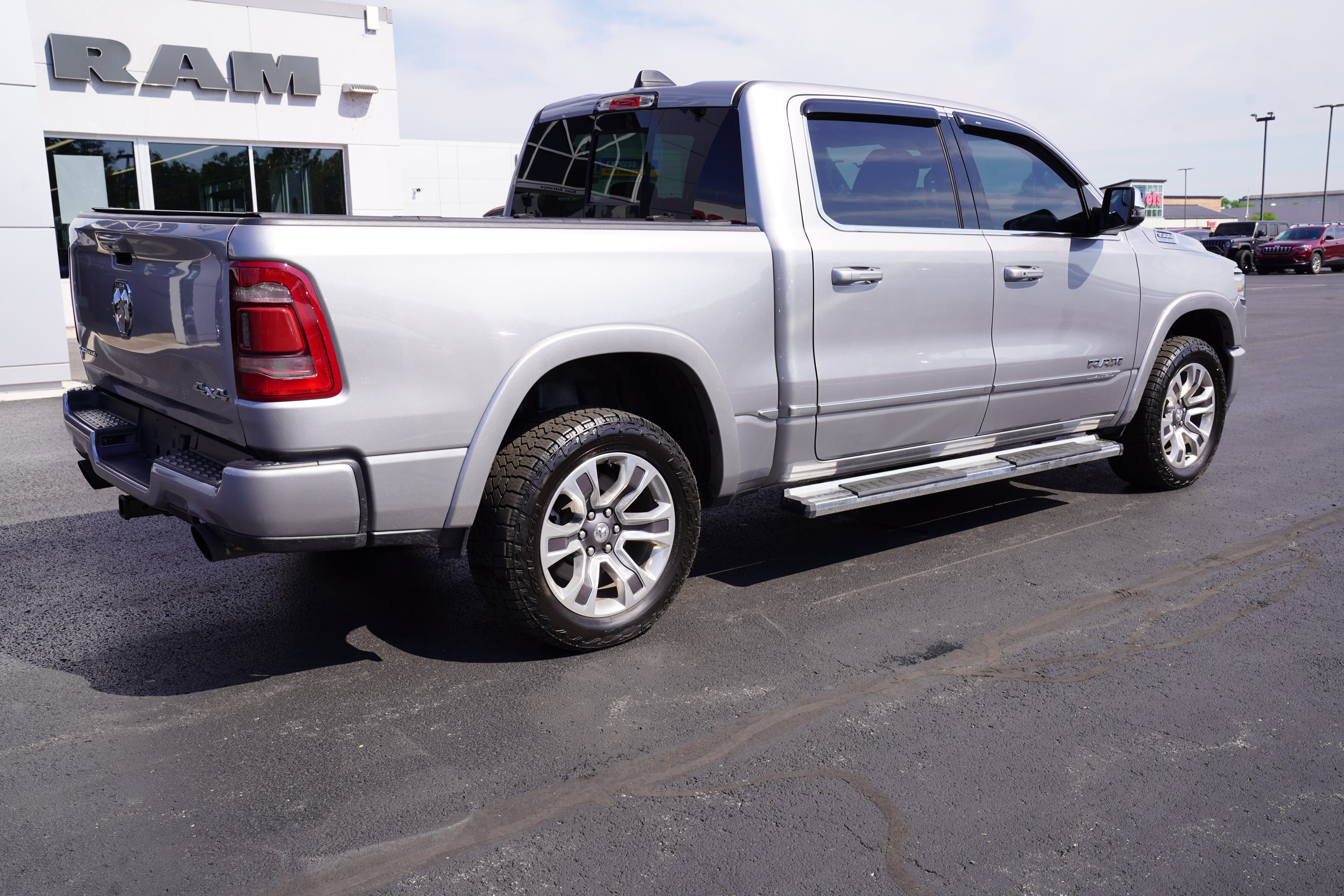 Used 2024 RAM 1500 Limited w/ Body Color Bumper Group AWD/4WD image 3