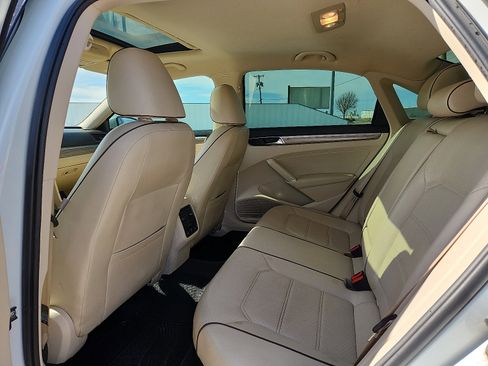 Used 2017 Volkswagen Passat 1.8T SE image 10