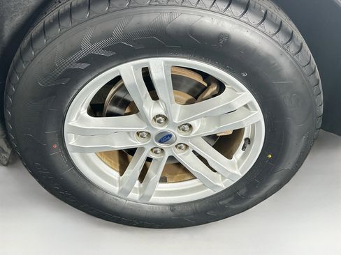 Used 2021 Ford Explorer XLT RWD image 11